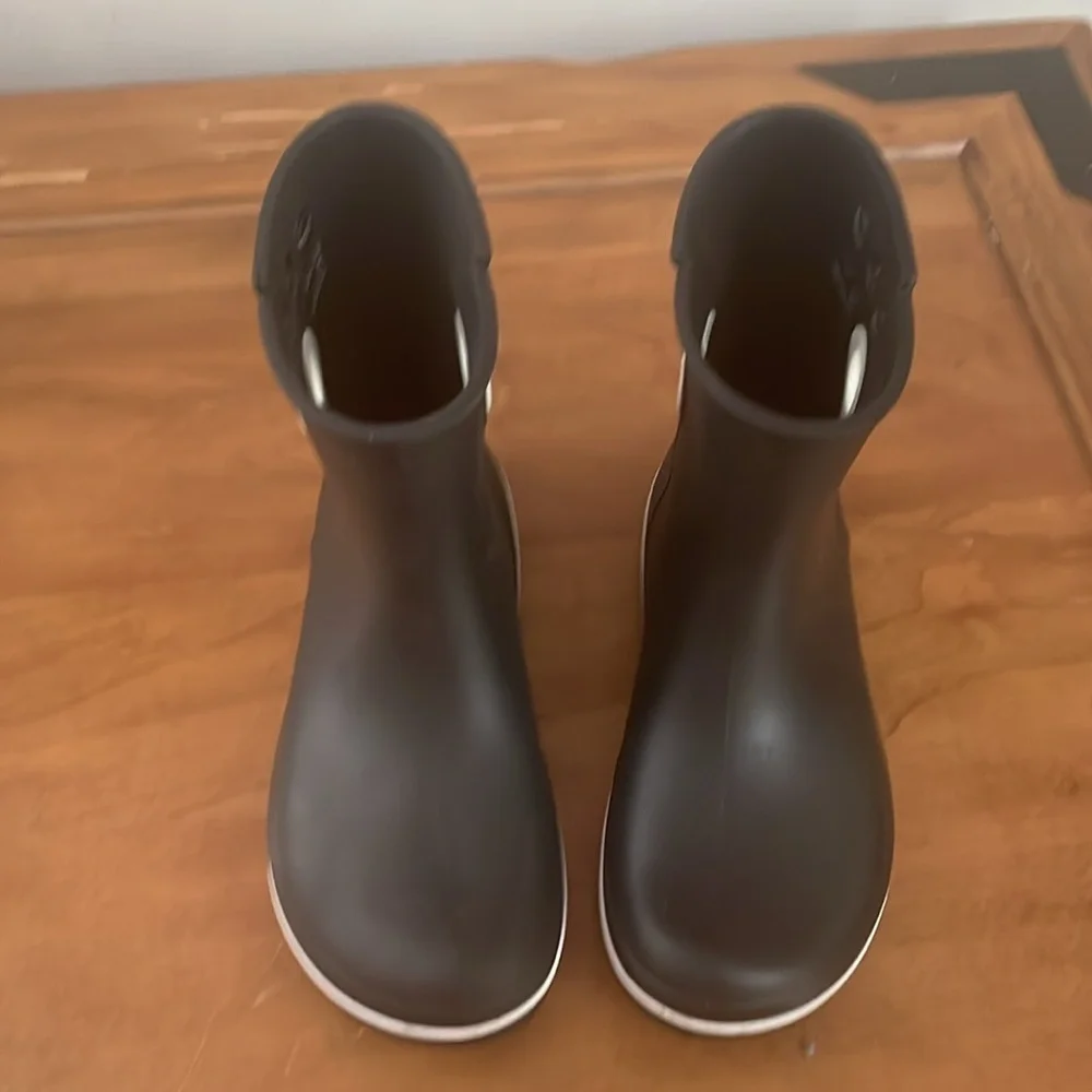 CROCS Jaunt Shorty Black Boots Size 7